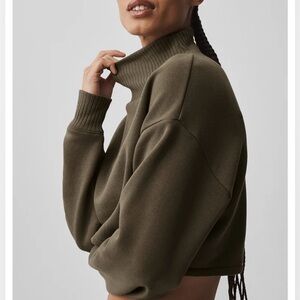 BEST SELLER Alo yoga cropped serenity coverup Alo yoga